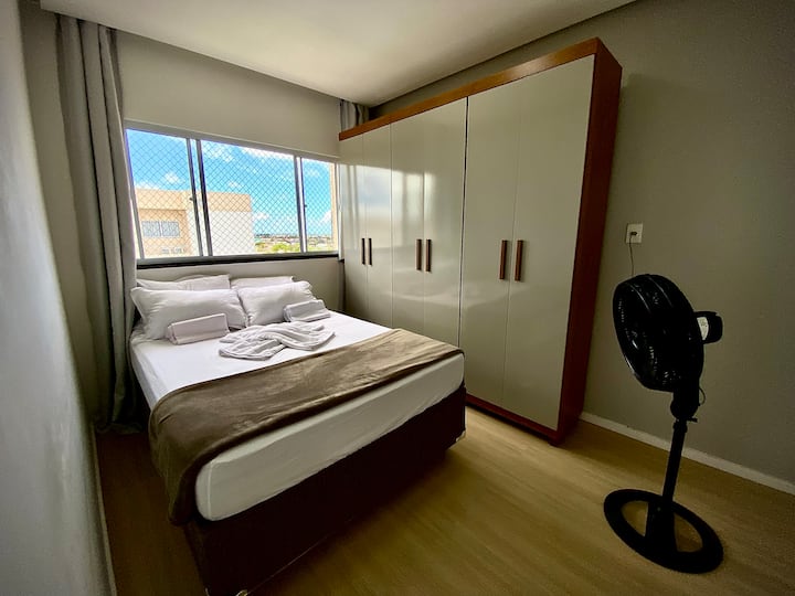 בחדר בנוסף לנוף נפלא, יש לנו מיטה זוגית אחת, 01 מלתחה, מאוורר ומצעים מלאים