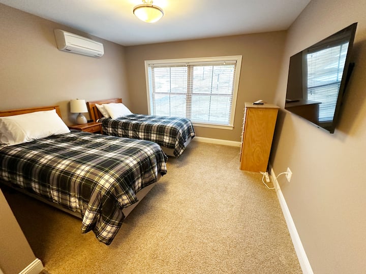 2nd bedroom includes two twin beds