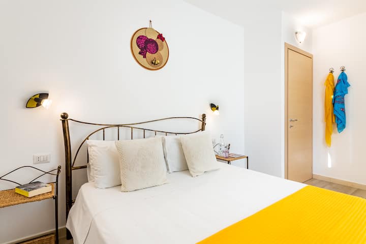 Pogled na glavnu spavaću sobu.