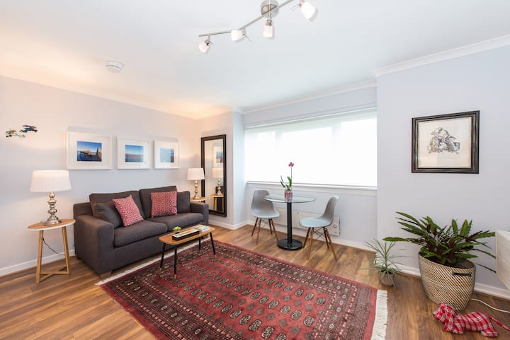 Bright Modern & Peaceful Home Close To Calton Hill - Edinburgh