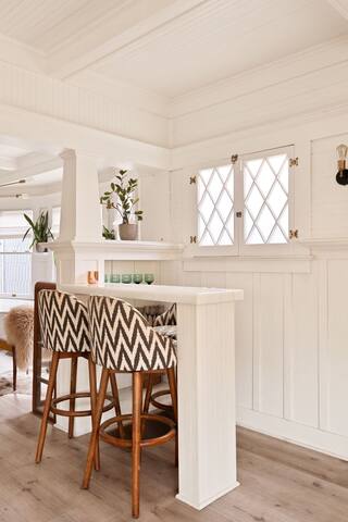 Holiday Rate! Hidden Gem Villa 2 min WalkTo Beach! gallery image 4