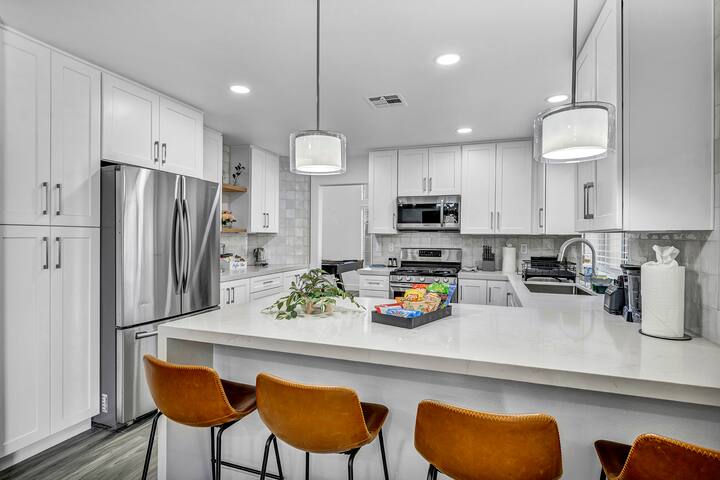 Vegas Haven Pool Spa Game Room gallery image 4