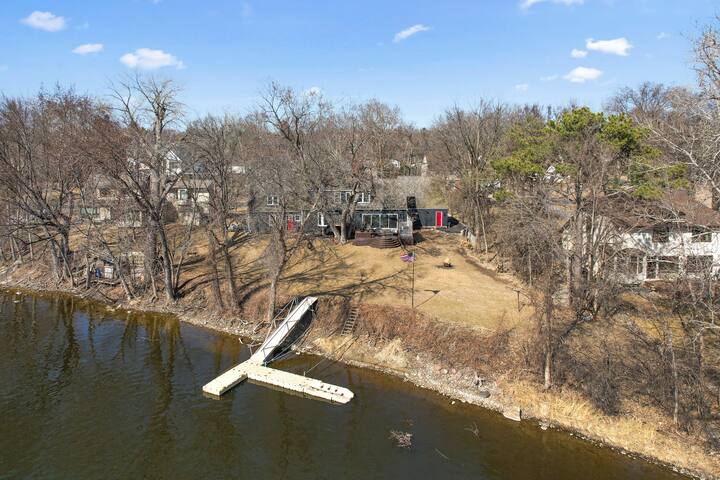 Riverfront Serenity (close to FUN) gallery image 5