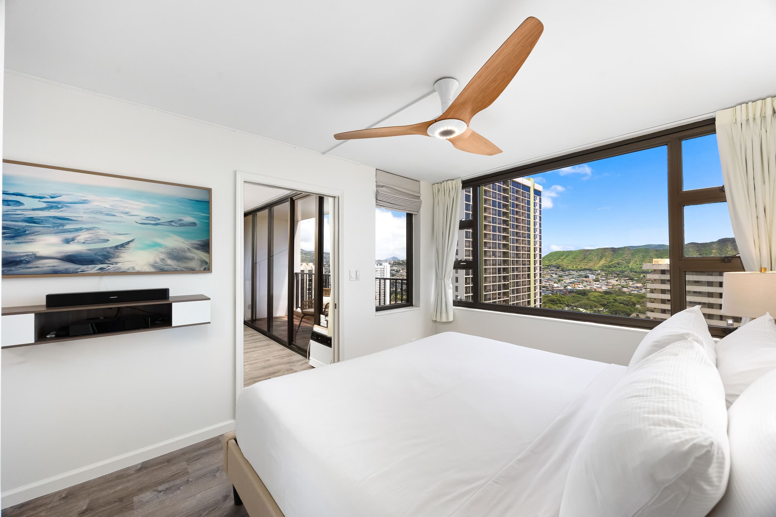 High-floor retreat w/ sweeping ocean & city views - Image 35