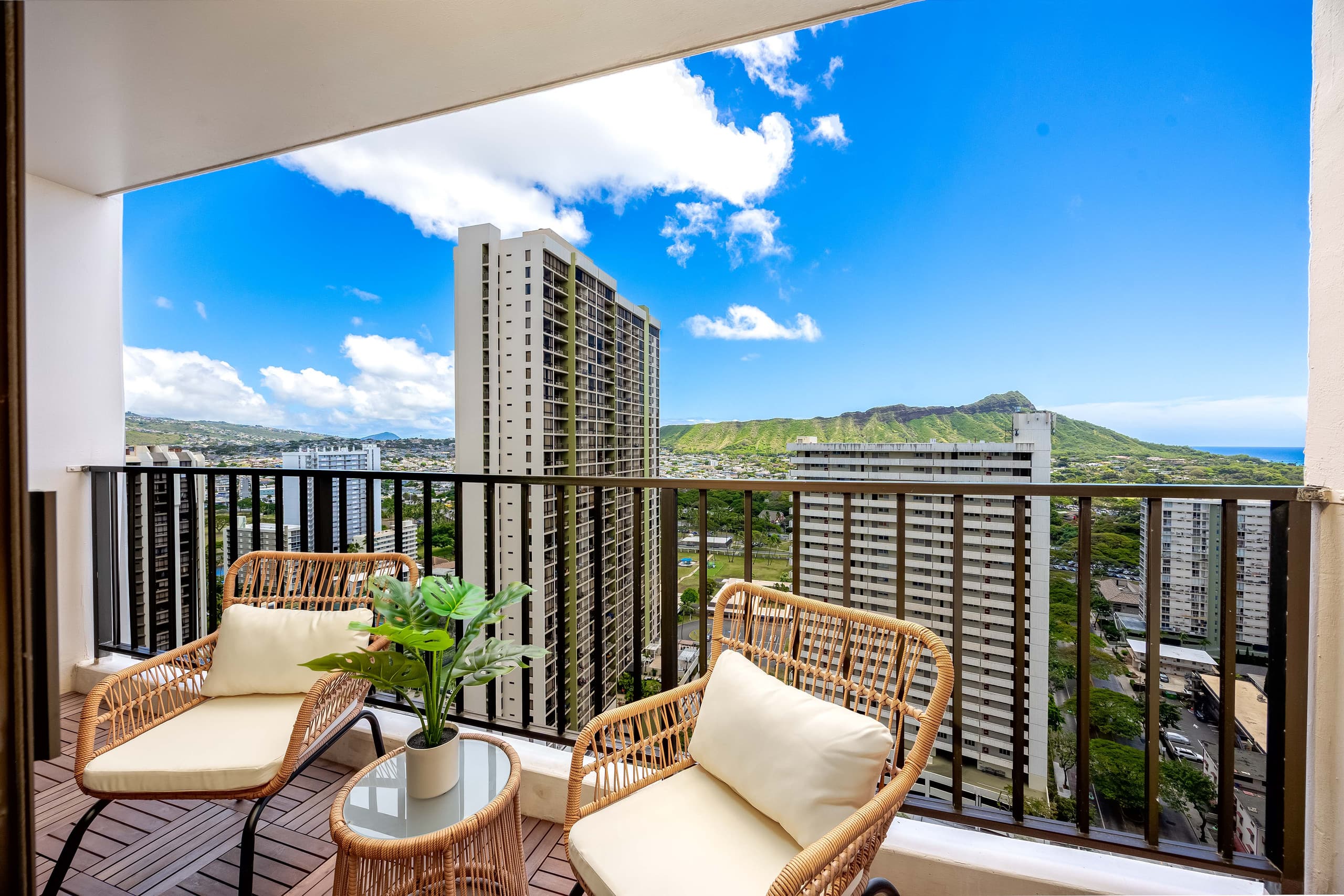 High-floor retreat w/ sweeping ocean & city views - Image 47