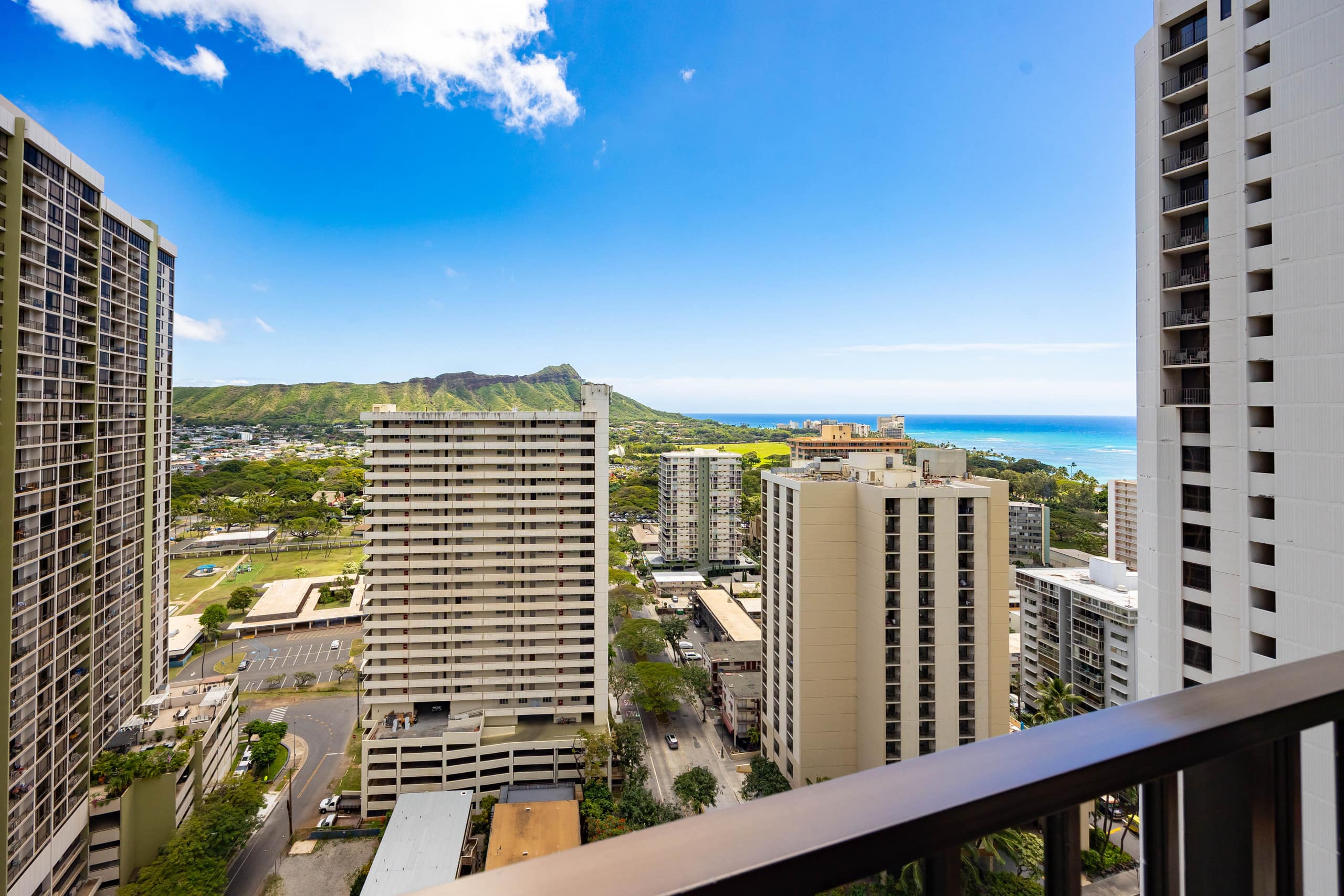 High-floor retreat w/ sweeping ocean & city views - Image 48