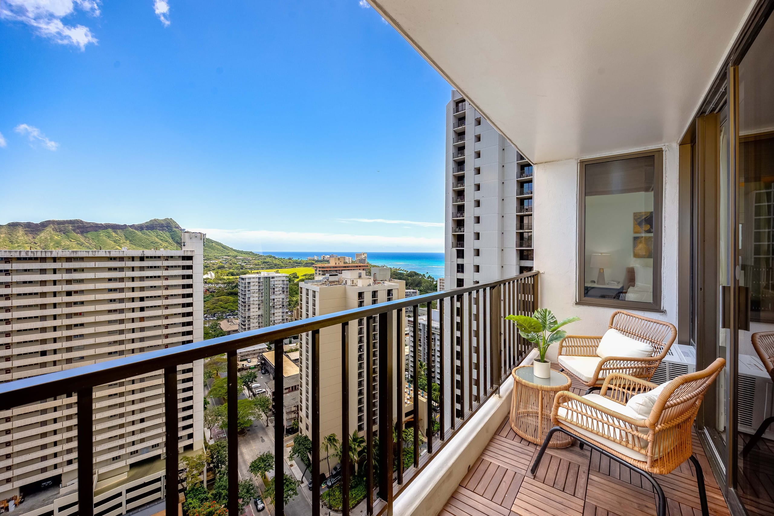 High-floor retreat w/ sweeping ocean & city views - Image 3