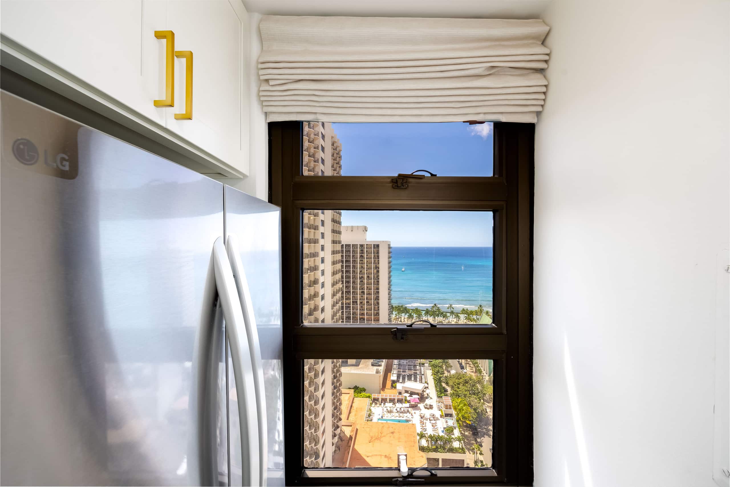 High-floor retreat w/ sweeping ocean & city views - Image 21