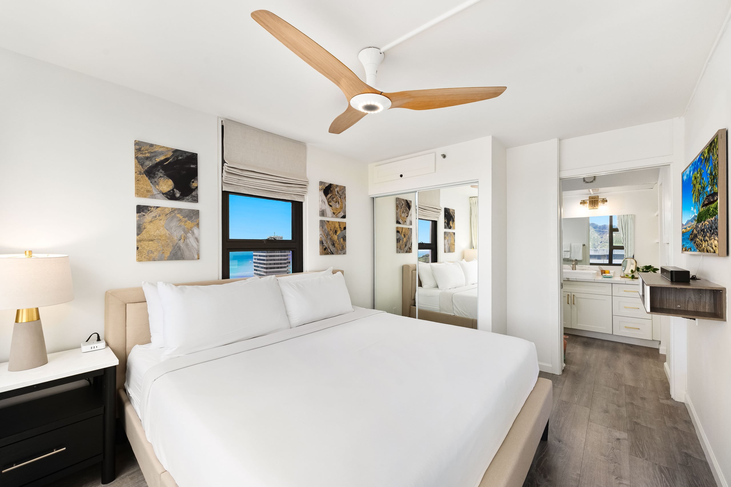 High-floor retreat w/ sweeping ocean & city views - Image 37