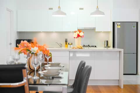 Redfern 2Br Apt with balcony free parking near CBD