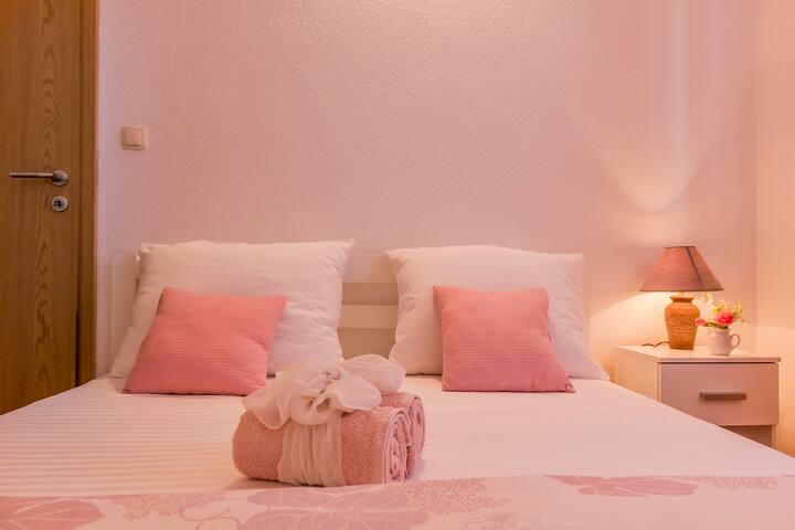 غرفة النوم 1