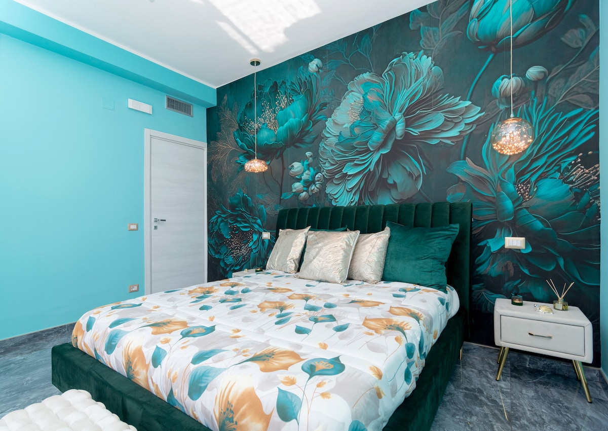 Camera matrimoniale, con balcone vista giardino e vista mare,aria condizionata,Tv,guardaroba ,toiletta trucco