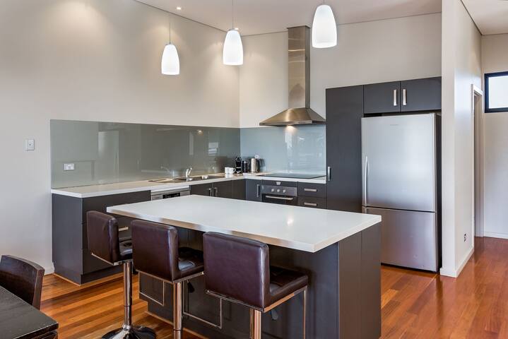 Regency Beach Family House gallery image 4