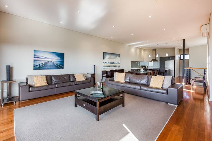 Regency Beach Family House gallery image 3