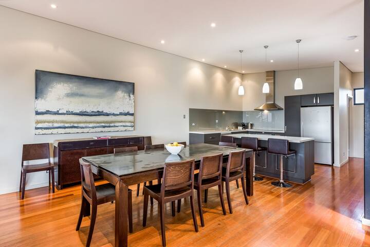 Regency Beach Family House gallery image 5