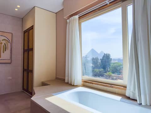 Palm Dreams Khan: Pyramids view