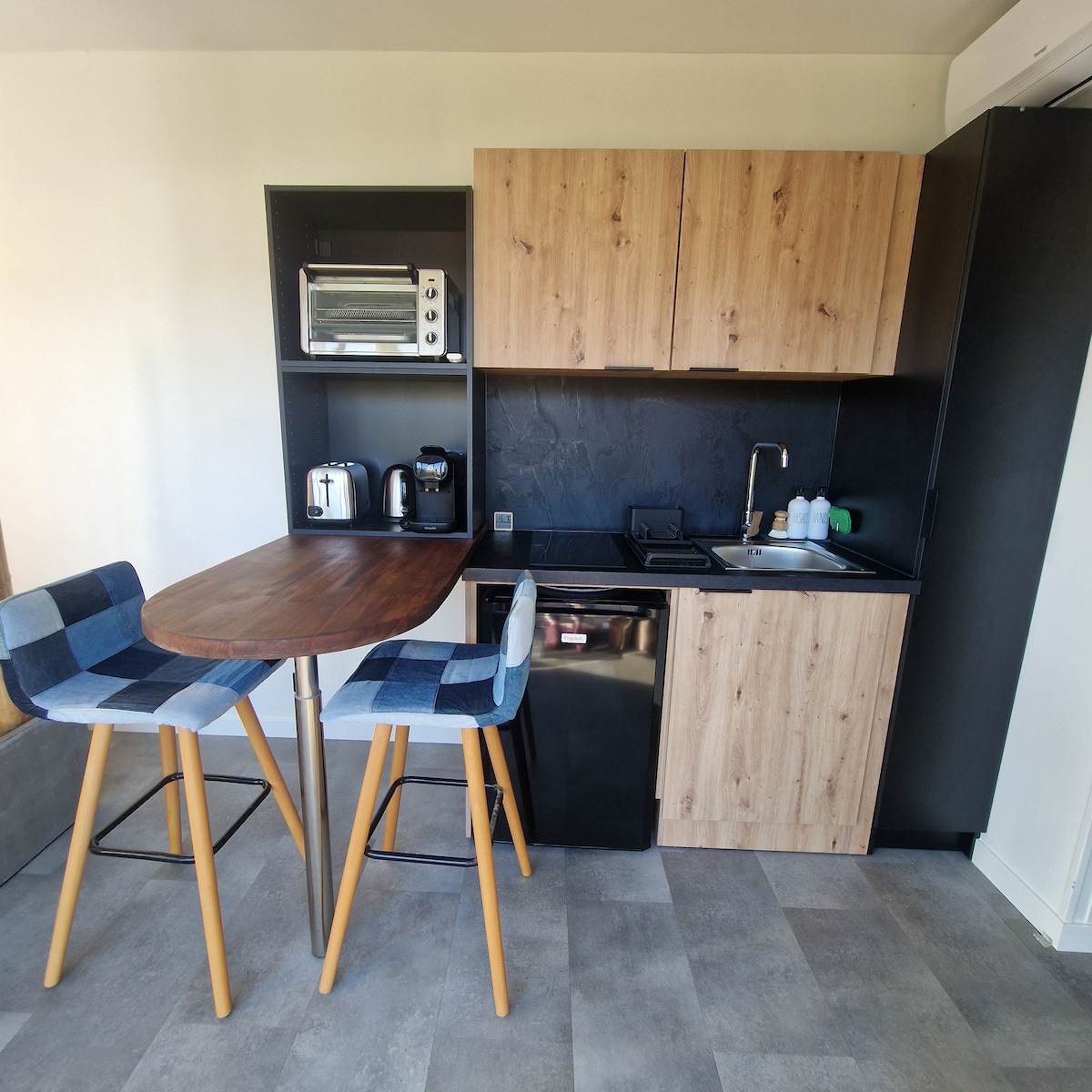 Popular Airbnb listing: Côté Chêne Spa - Garden Studio - close to the sea in Clohars Carnoët