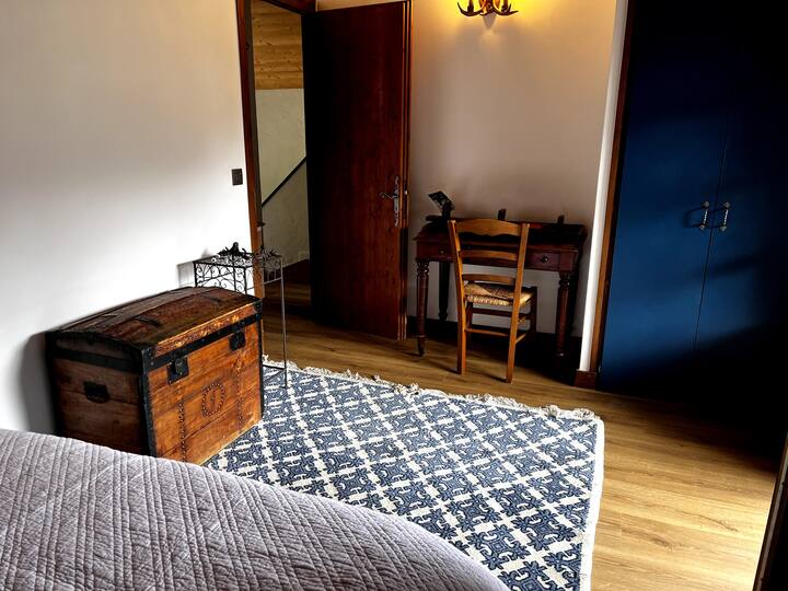 Verdieping: slaapkamer 5 met toilet en balkon