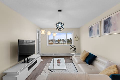 Top performing Airbnb: Condo Facing Green With Balcony View On 3rd Floor in Fraser
