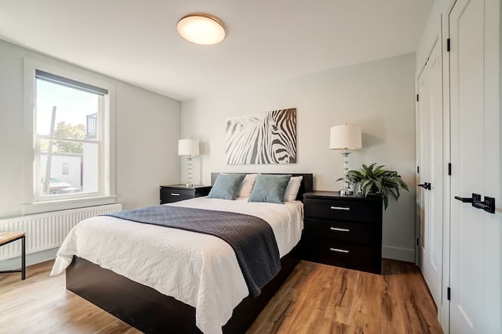 Брачен кревет (широк 150-179 см)