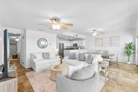 Top Airbnb: Luxury Suite | Waterview | 3 Balconies| Beach in Laguna Beach
