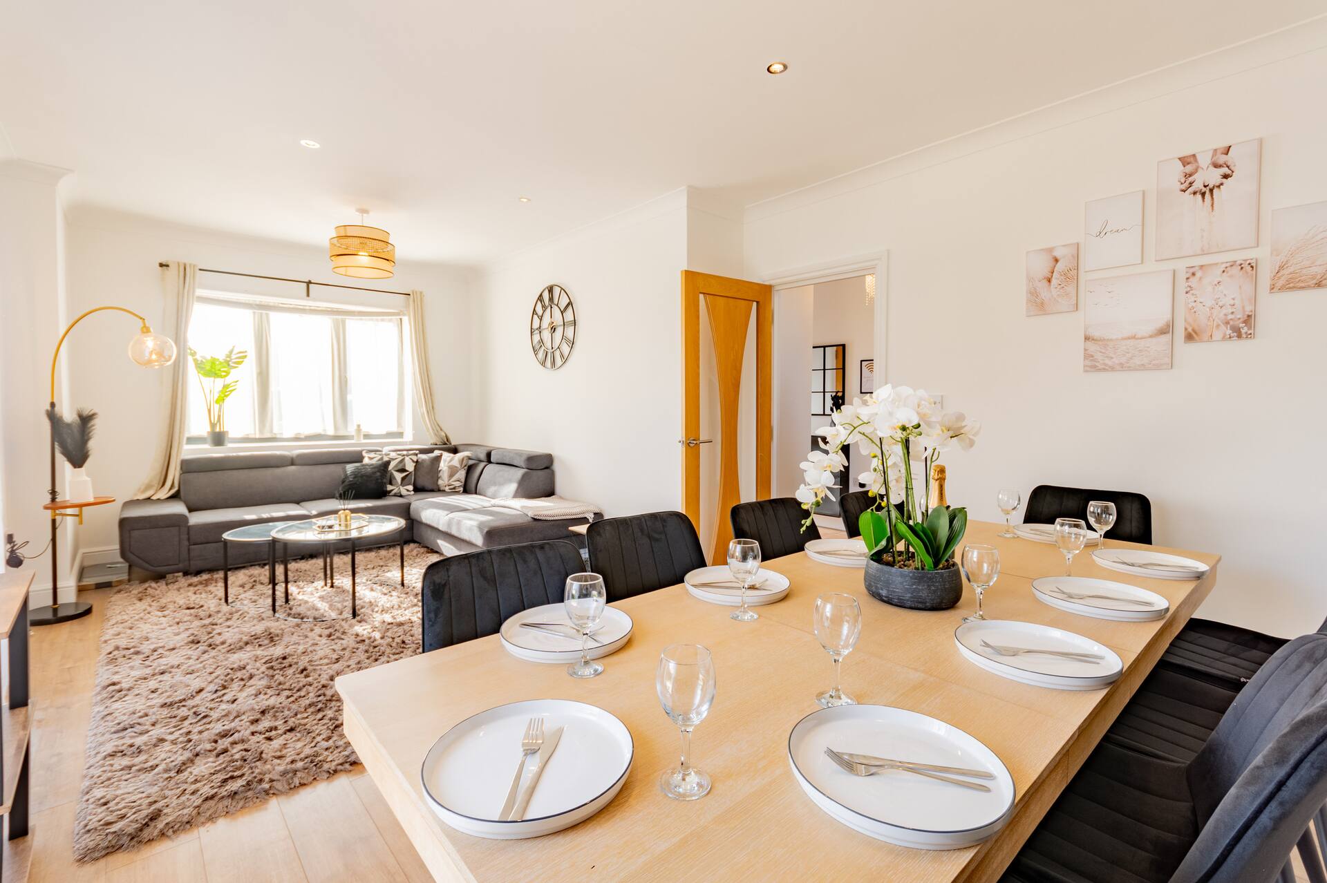 Hawkwell Hideaway Large 4 bedroom Home Hockley - Pass the Keys