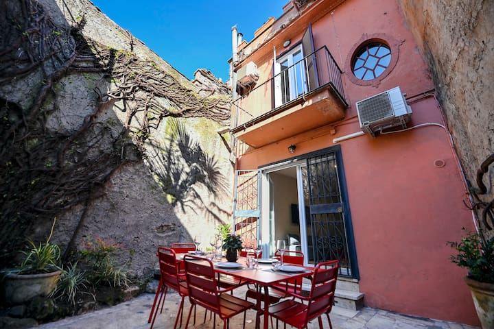 Quiet terrace and garden in Trastevere heart