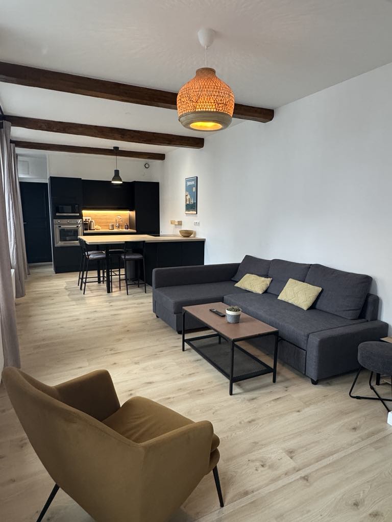 Successful Airbnb property: Quiet + parking, 2 min to train station, Rouen city center in Gare / Jouvenet
