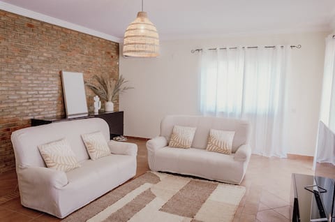 Top Airbnb: Casa dos Almargens - 3-bedroom villa with pool em São Brás De Alportel