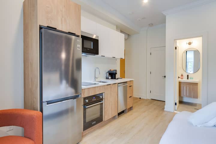 Sherbrooke Chic Instant Access - Montreal