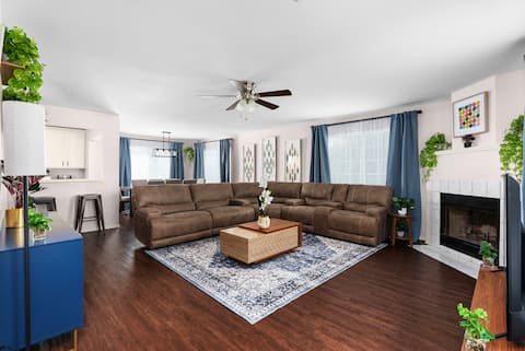 Successful Airbnb property: Spacious 4BR Home Office 12 Min to Airport in Bluff Springs
