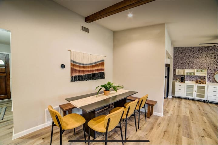 Hidden Valley HideAway (House + Cottage + Pool) gallery image 4