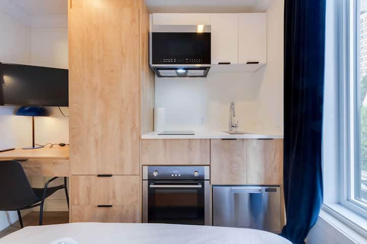 Sleek City Sanctuary - Montreal