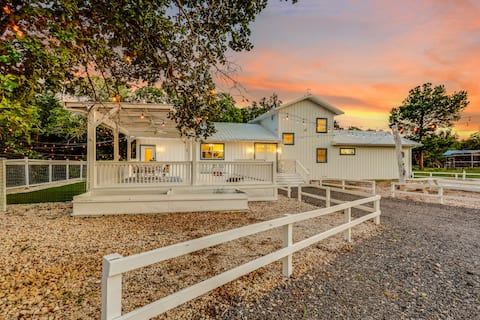 Refined & Secluded Family Retreat - Whole Property