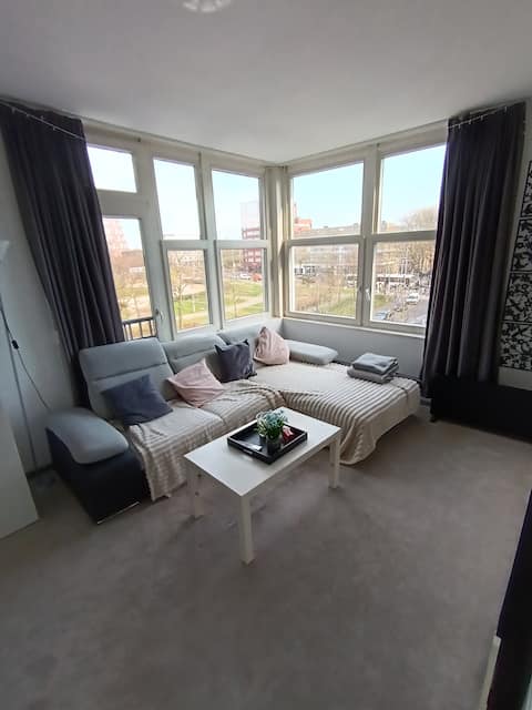 Top performing Airbnb: Near Centrum in Landlust Zuid