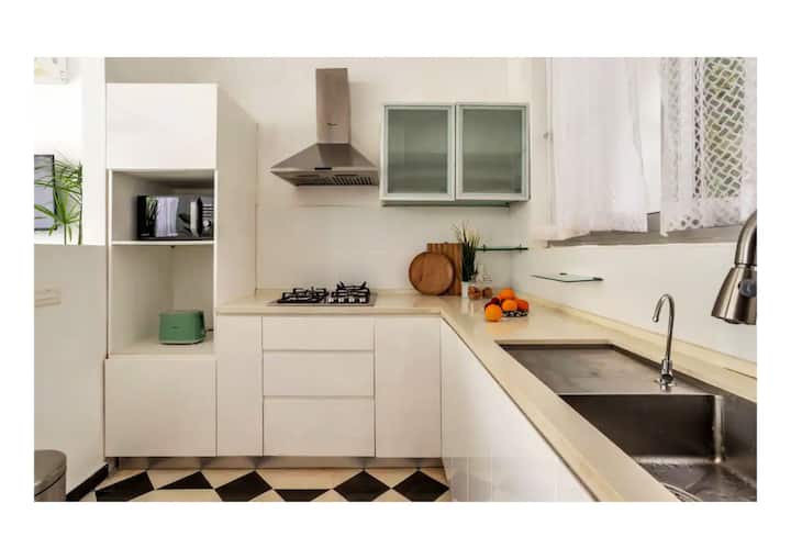 Full kitchen image 1
