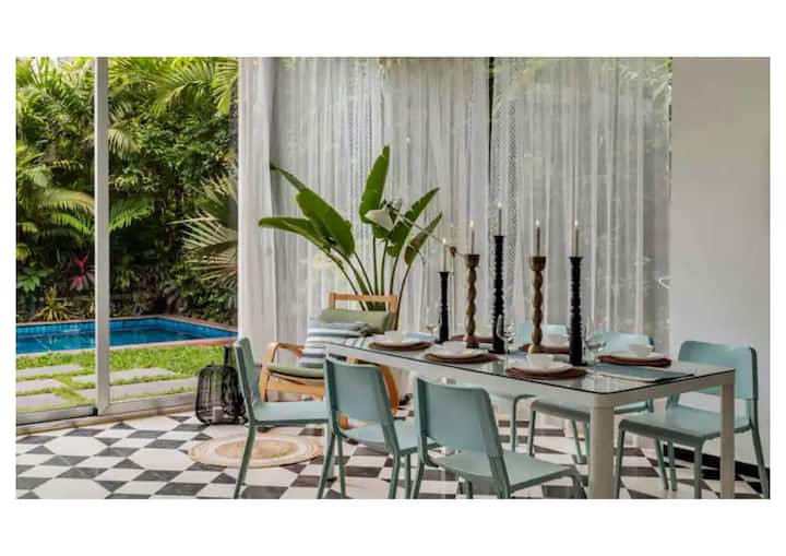 Dining area image 2