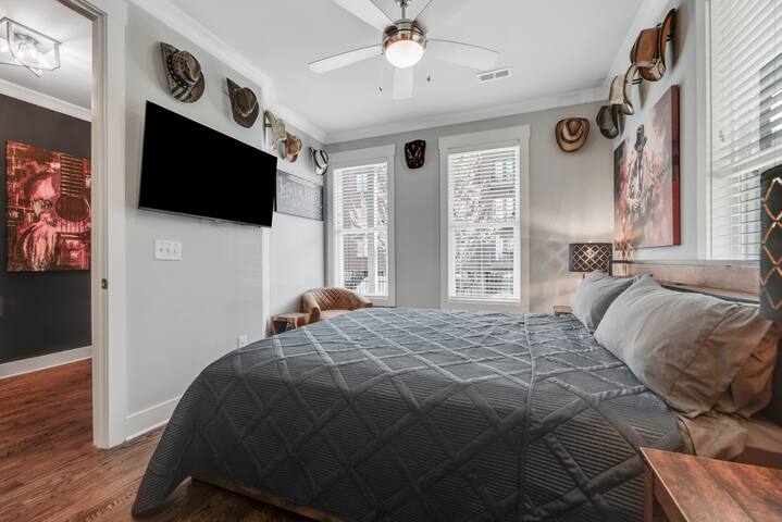 Nashville To the Nines gallery image 2