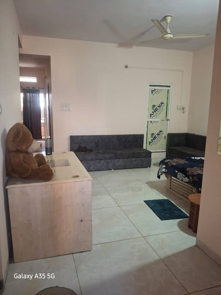Pratham Home Stay Pvt. Apartment (4 Room & Hall) - Ujjain