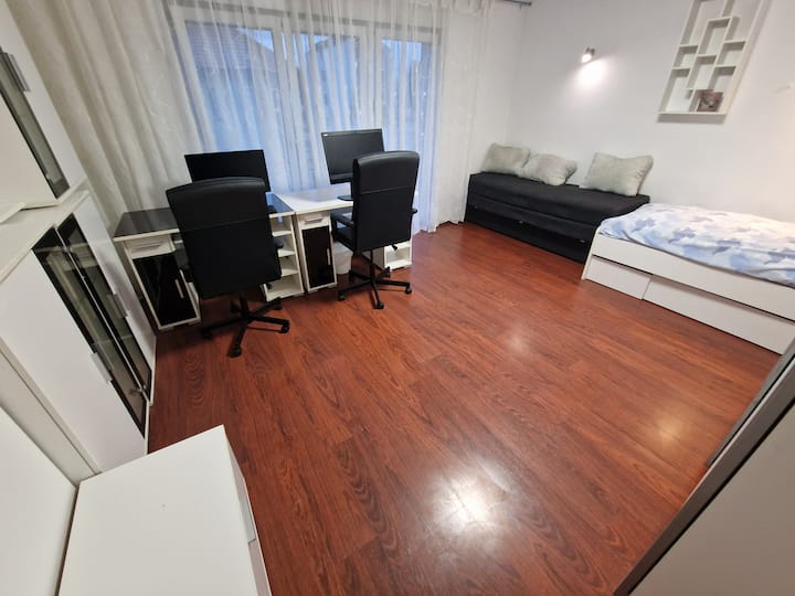 Modern Flat For 5 With Balcony - Ljubljana