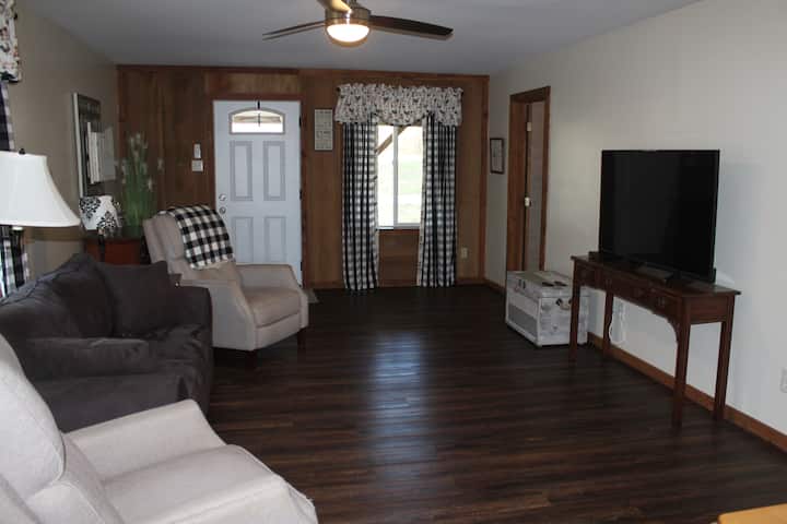 Cedar House - Guntersville Lake