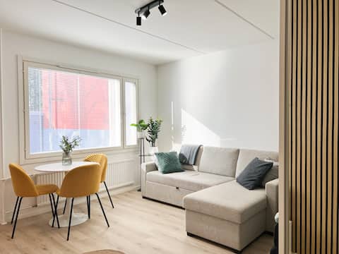 Successful Airbnb property: Stylish renovated apartment with private parking in Eteläinen Suuralue