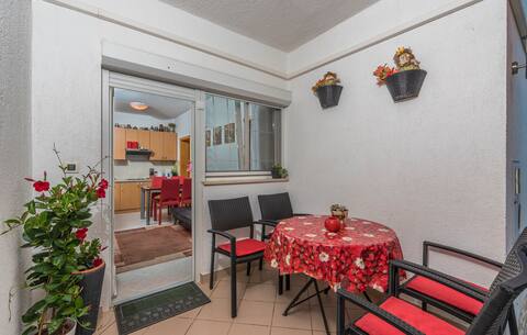 APARTMENT FOR 4 PEOPLE WITH 2 BEDROOMS