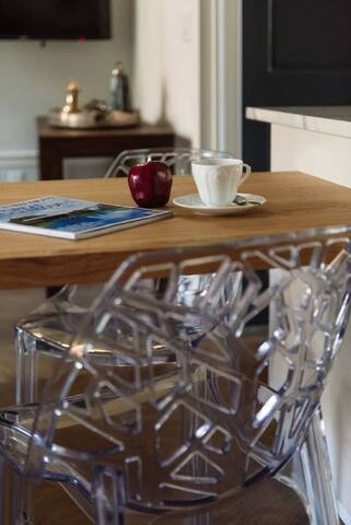 VIP Duplex Townhouse with Private Garden! gallery image 3