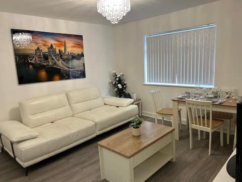 Top Airbnb: Stylish Leeds Family Home in Beeston & Holbeck