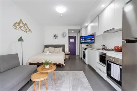 Studio︱Cozy Balcony︱4 mins to Bankstown Central