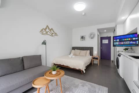 Studio︱Cozy Balcony︱4 mins to Bankstown Central