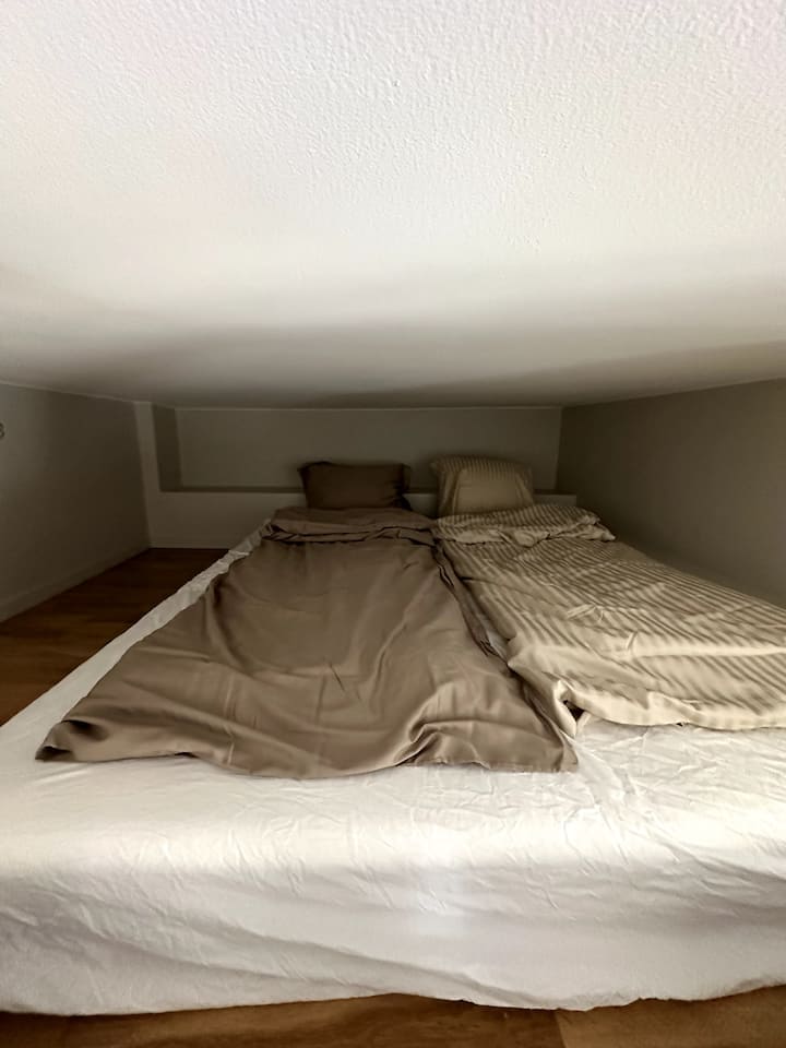 Поткровје. Спална соба број 3 Сместува две возрасни лица. 