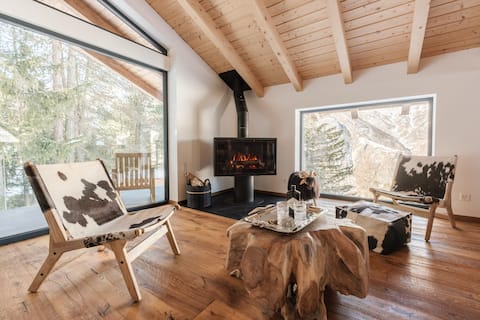 Luxury chalet with view, sauna, hot tub & grill house