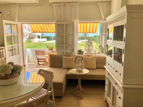 Top performing Airbnb: Charming right on the waterfront in Oliva